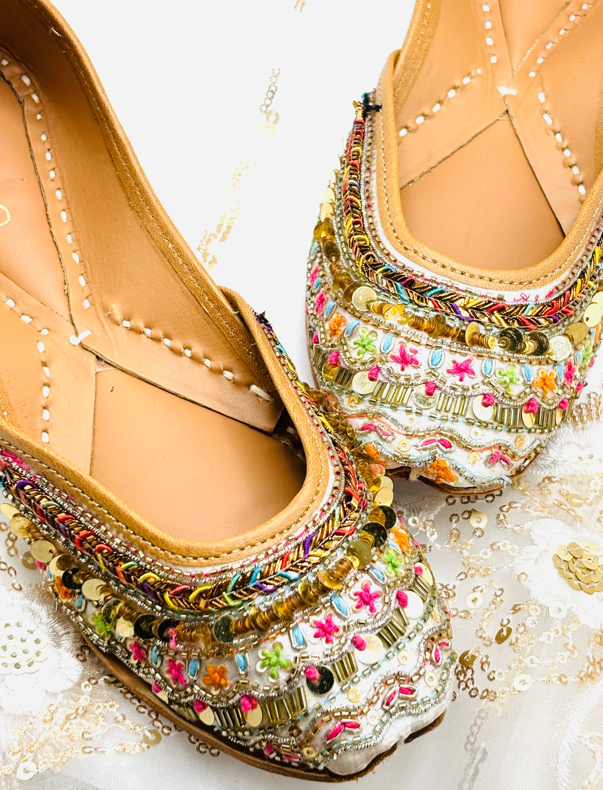 MULTI-LACE PUNJABI JUTTI