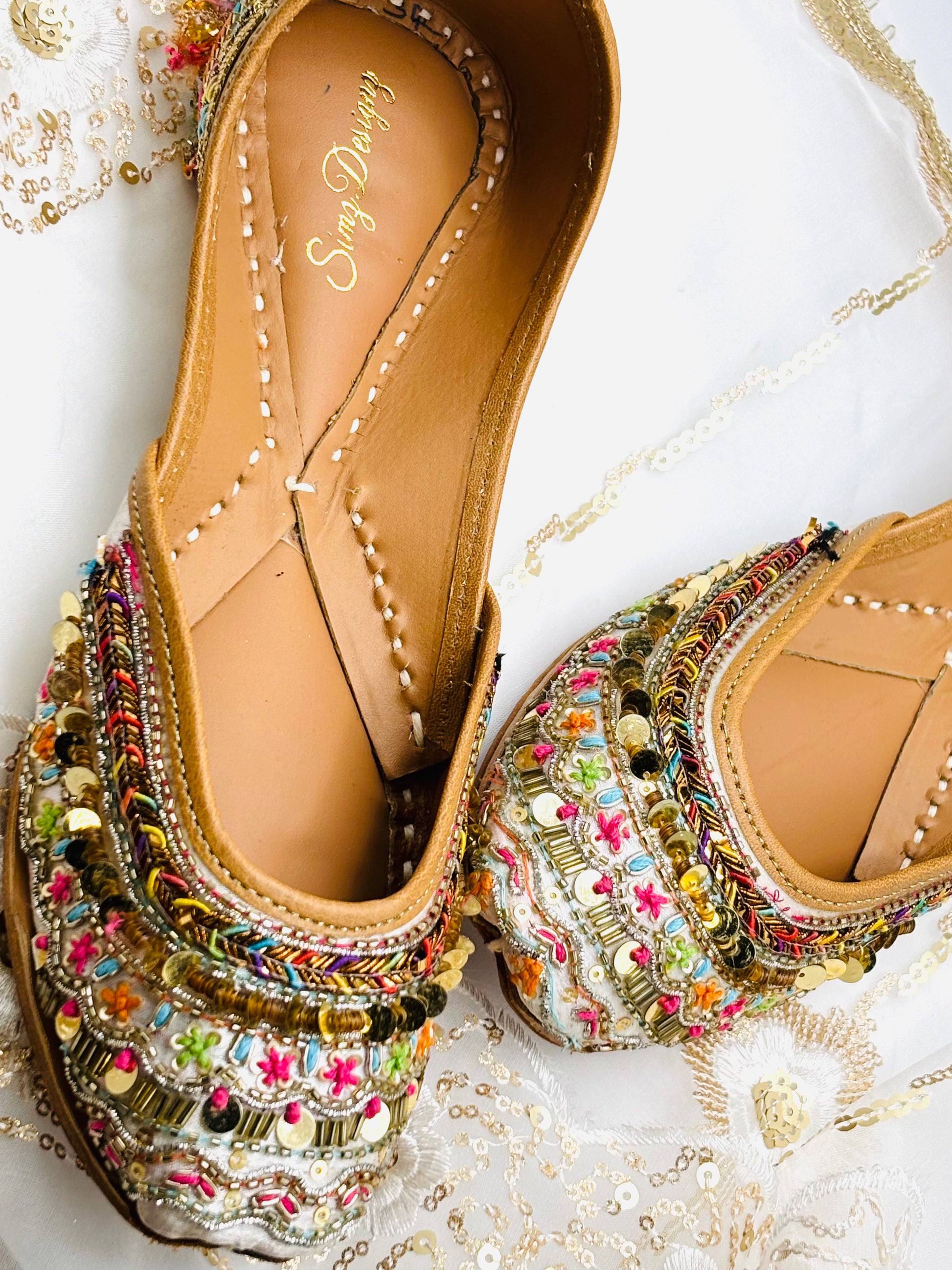 MULTI-LACE PUNJABI JUTTI