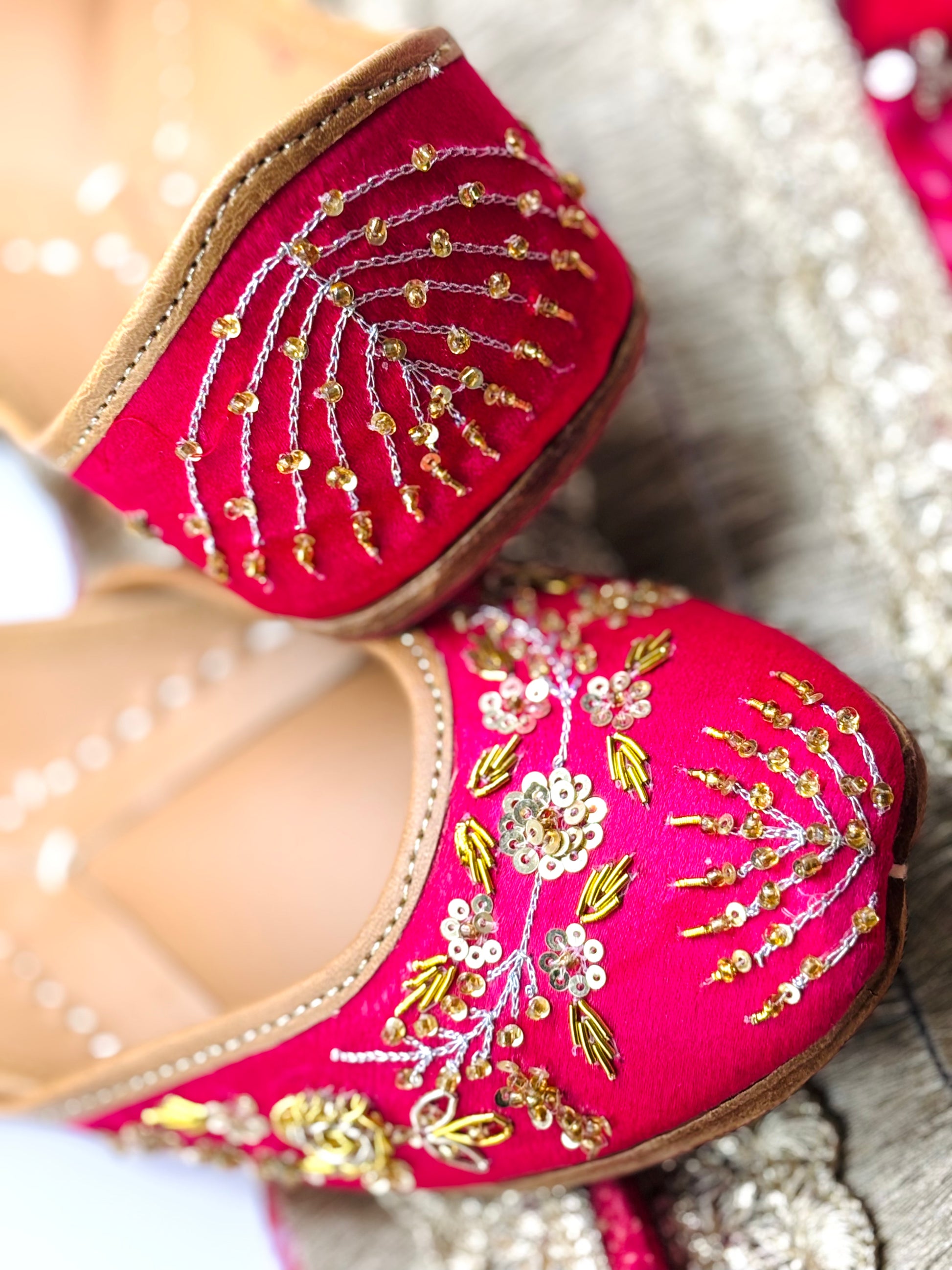 HOT PINK PUNJABI JUTTI