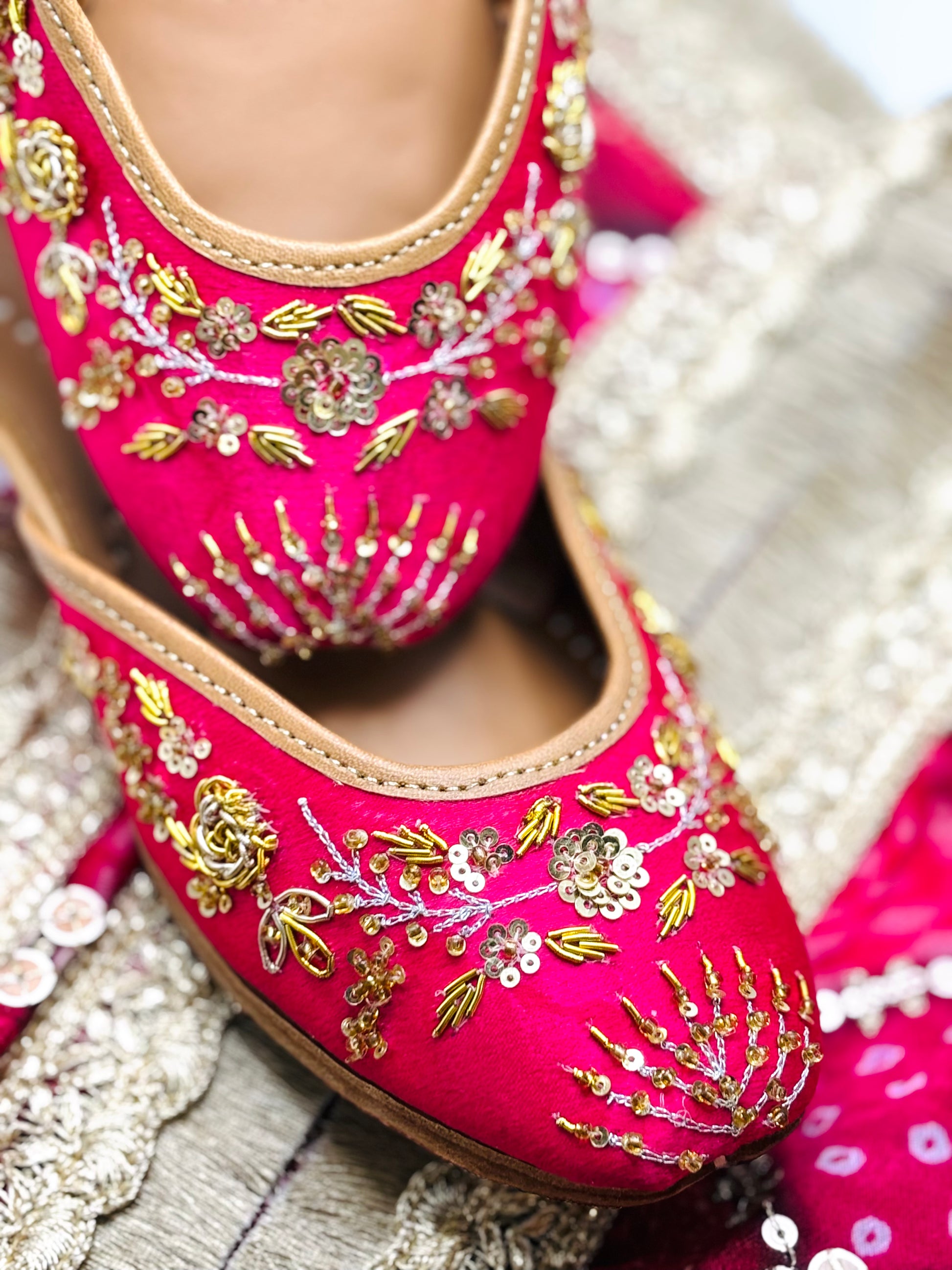 HOT PINK PUNJABI JUTTI