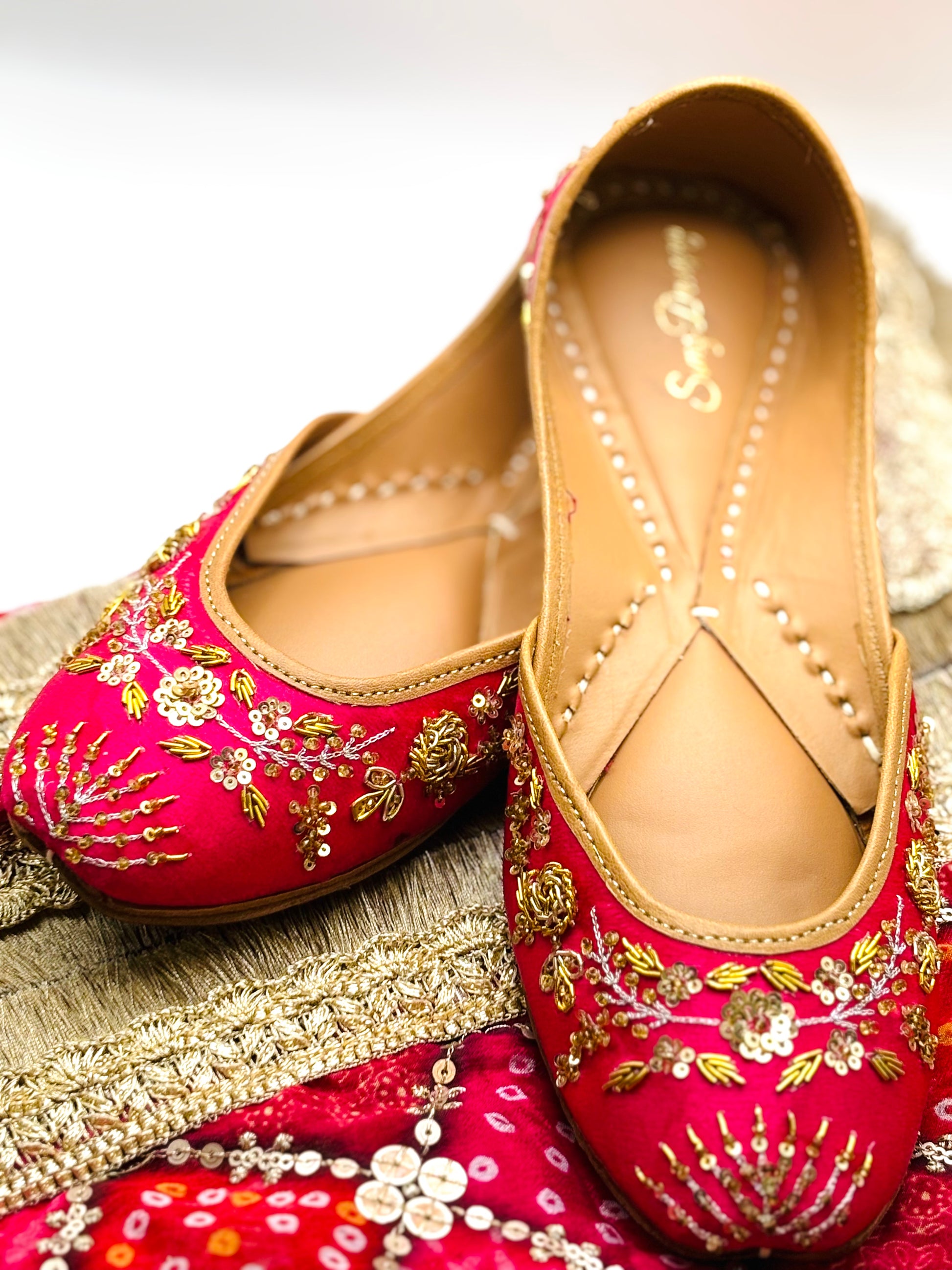 HOT PINK PUNJABI JUTTI
