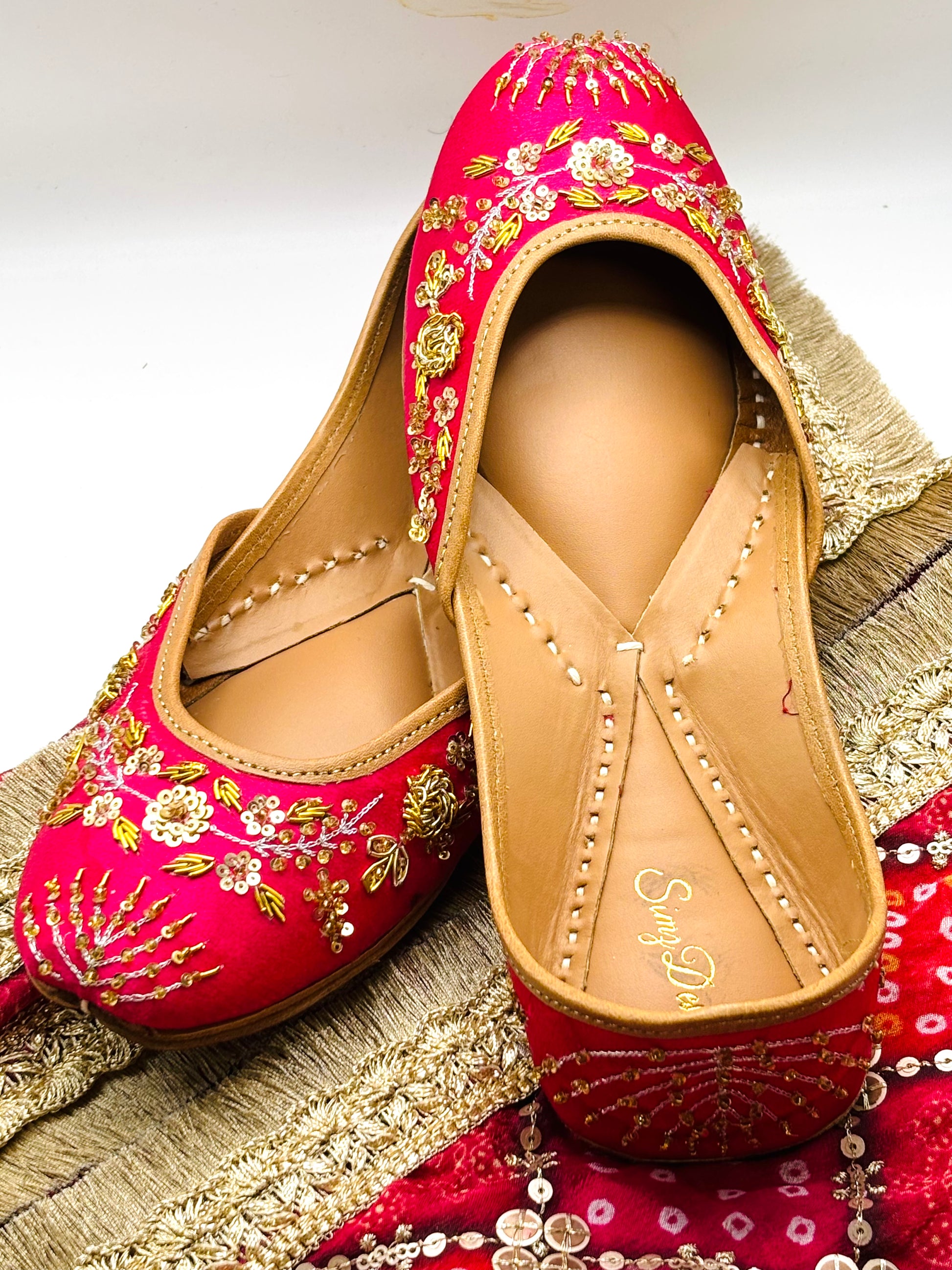 HOT PINK PUNJABI JUTTI