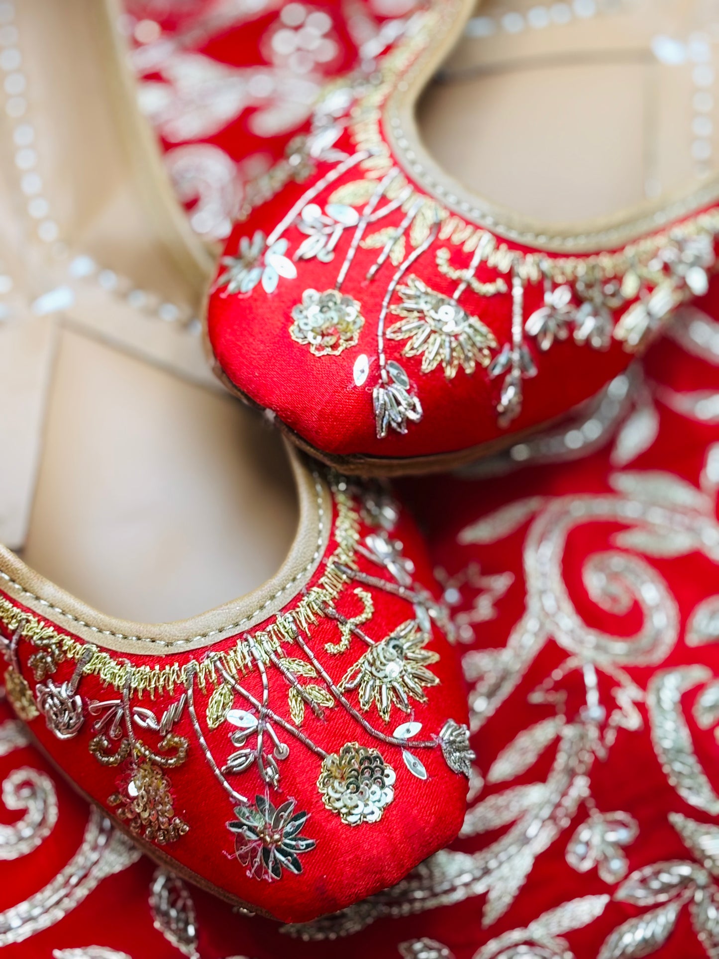 RED BRIDAL PUNJABI JUTTI
