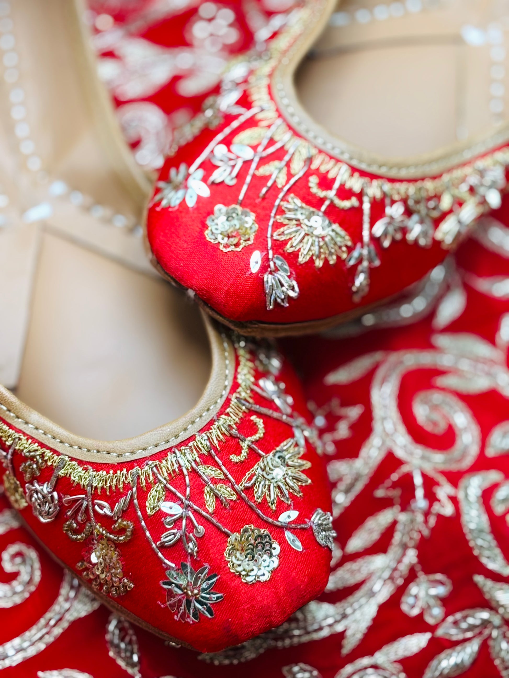 RED BRIDAL PUNJABI JUTTI