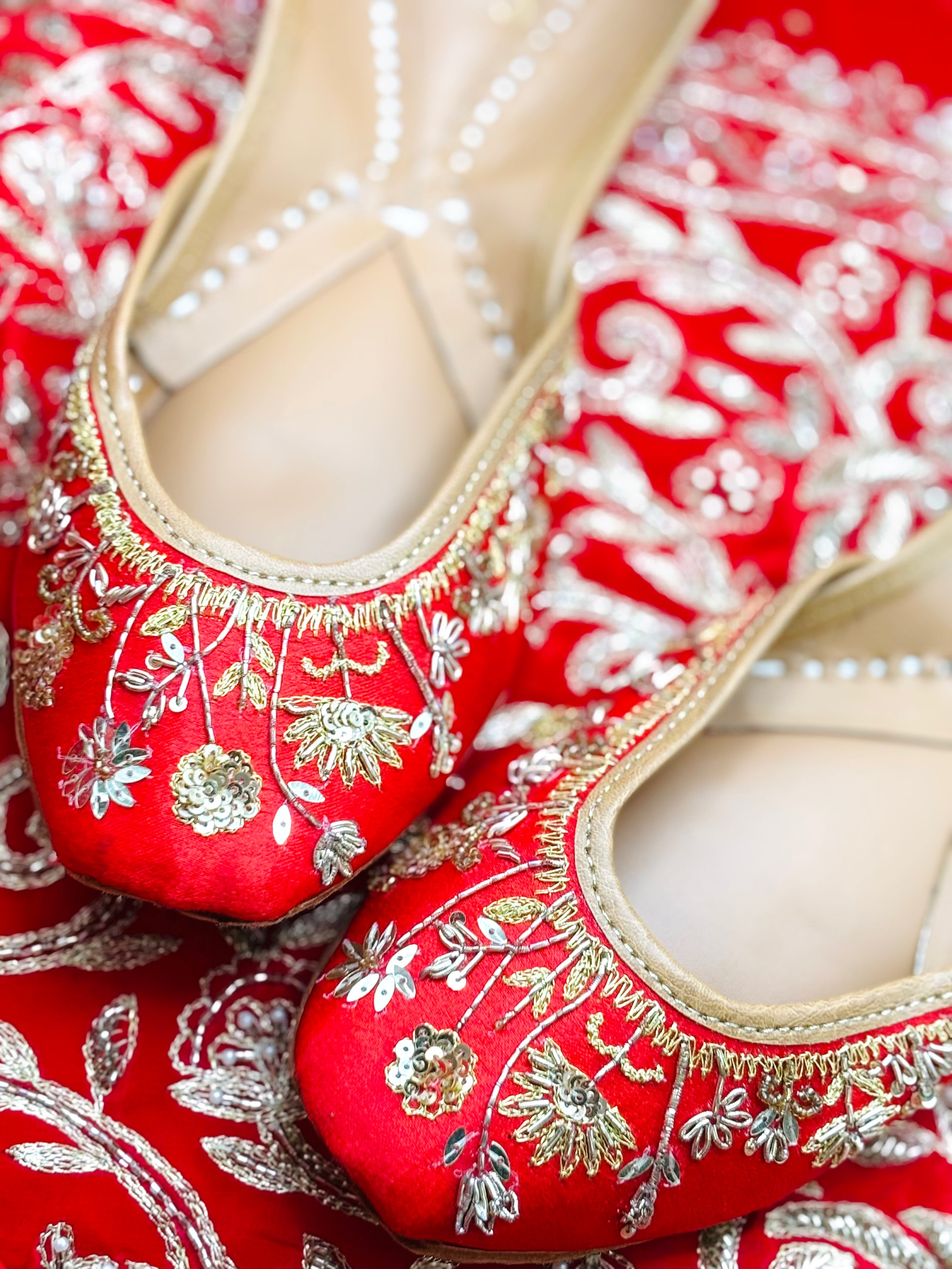 RED BRIDAL PUNJABI JUTTI