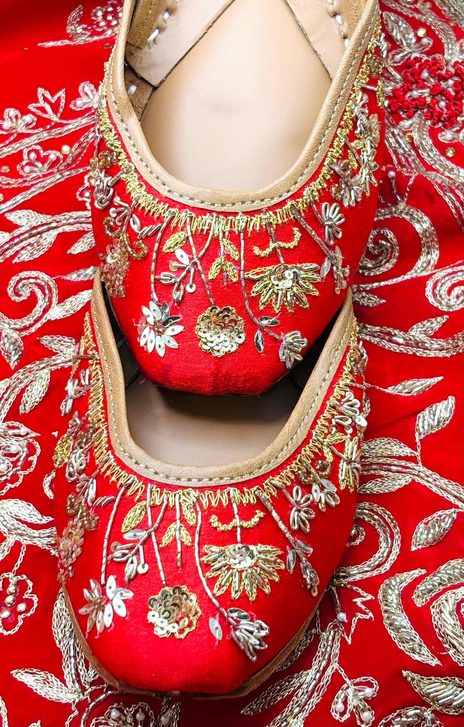 RED BRIDAL PUNJABI JUTTI