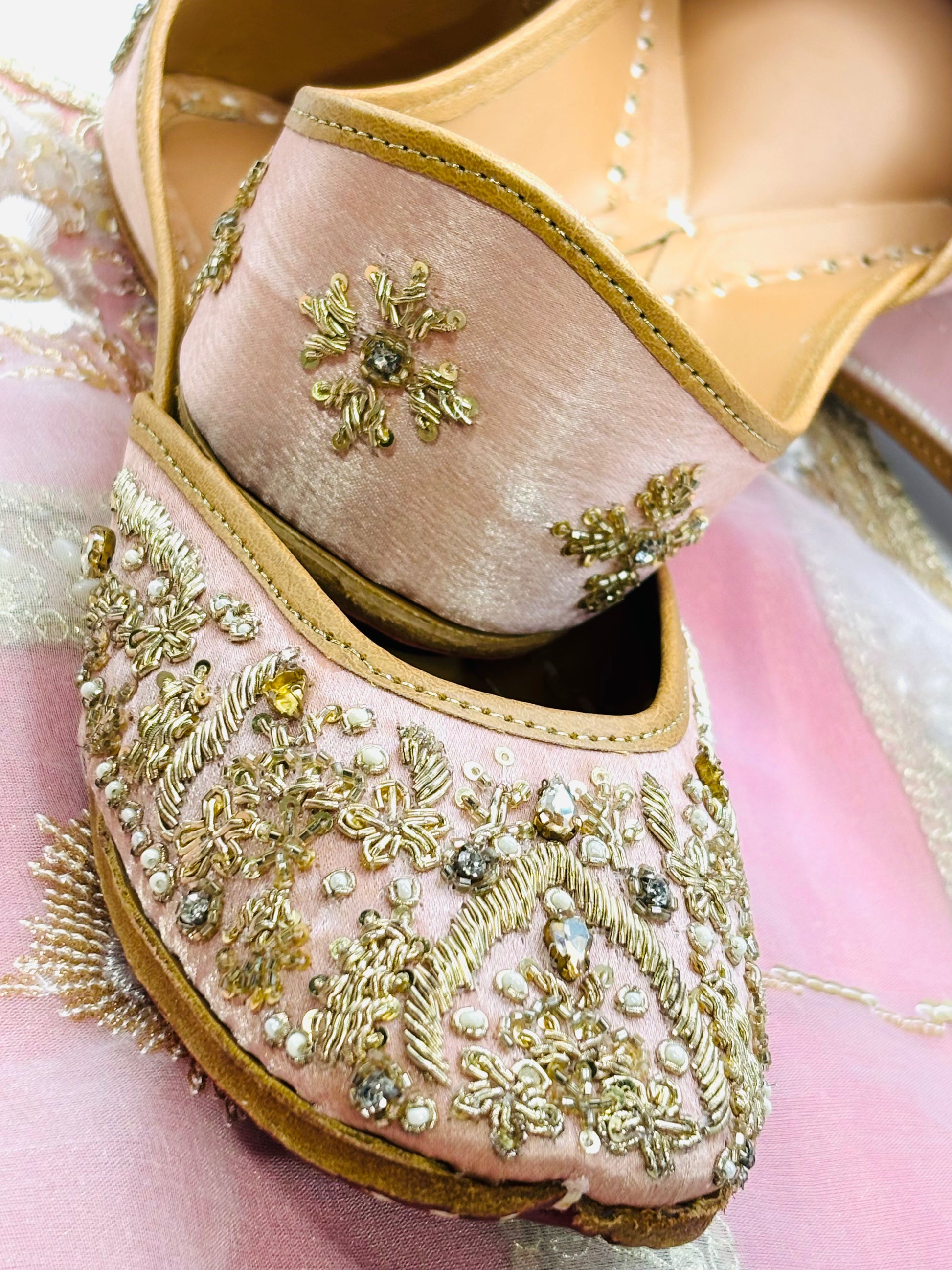 PINK DABBAKA WORKED PUNJABI JUTTI