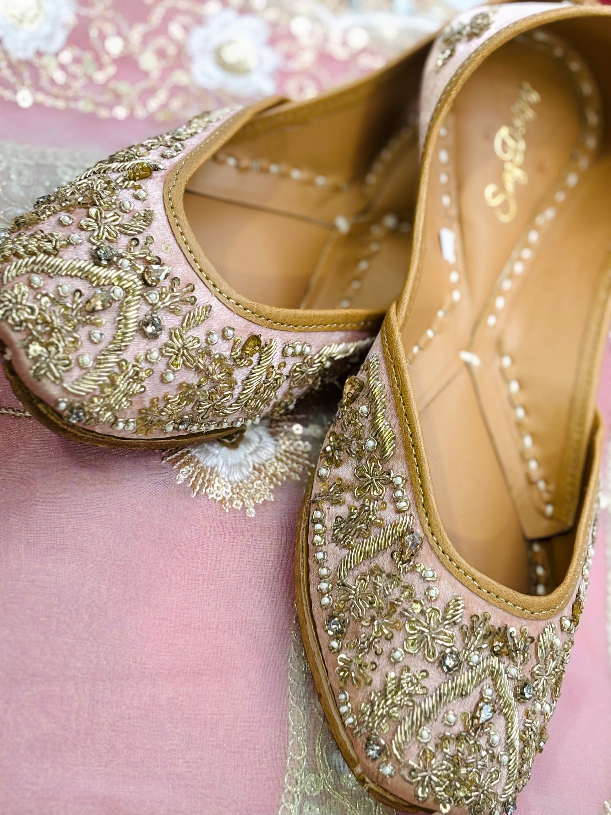 PINK DABBAKA WORKED PUNJABI JUTTI