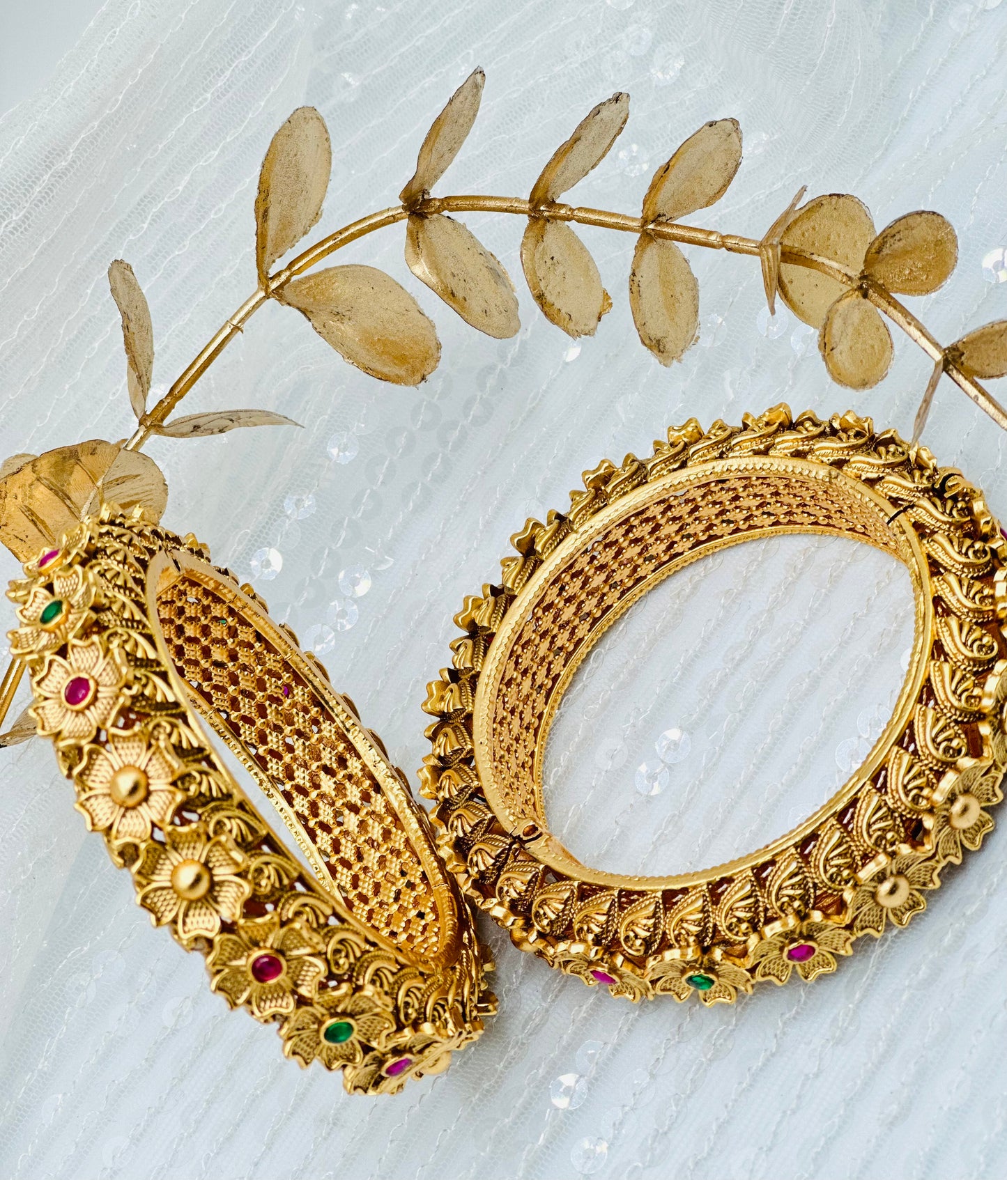 Kundan Bangles Embeded With Flowers | Simzdesignzz |