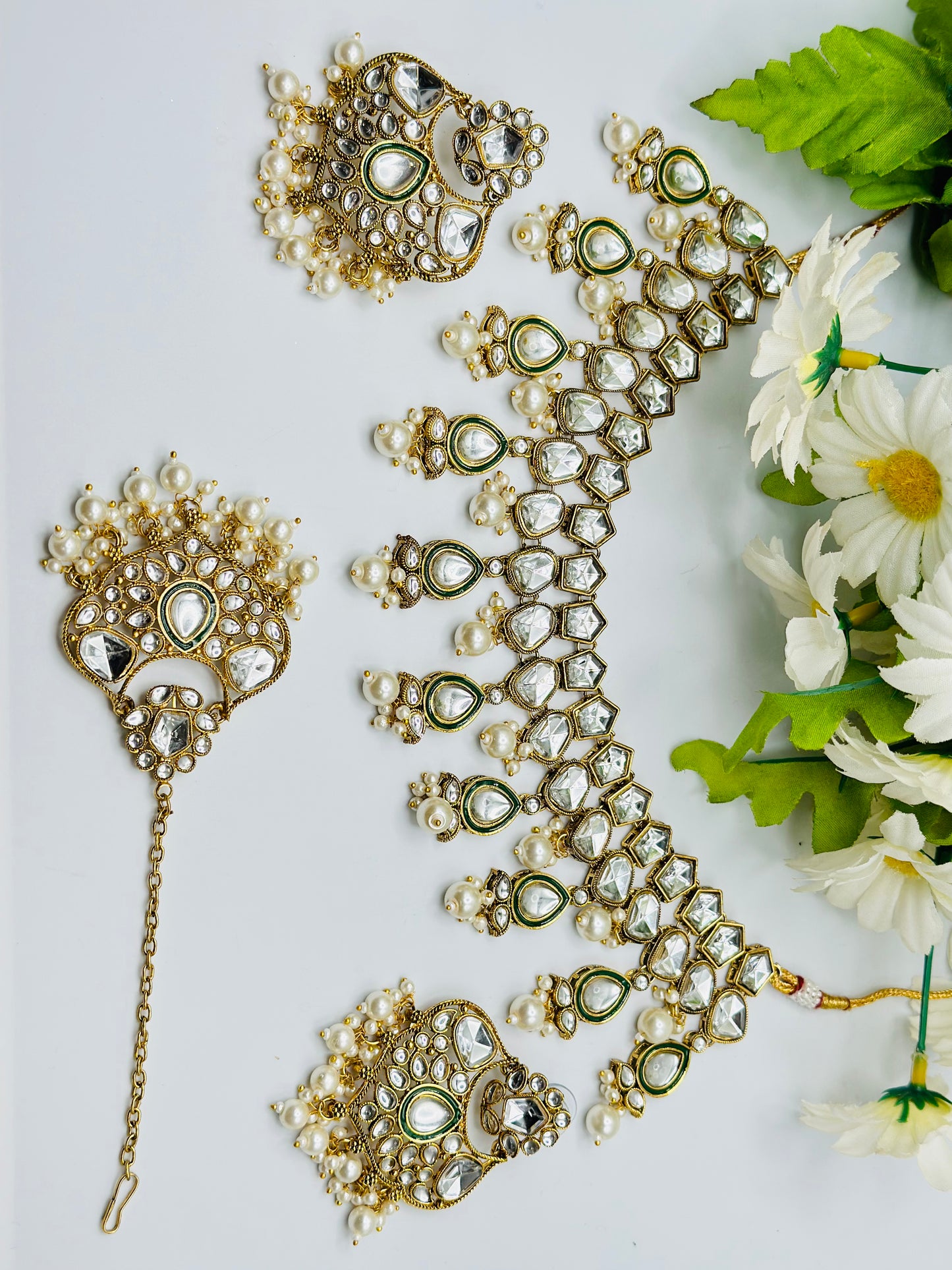 Golden Kundan Necklace With Earings | Simzdesignzz |