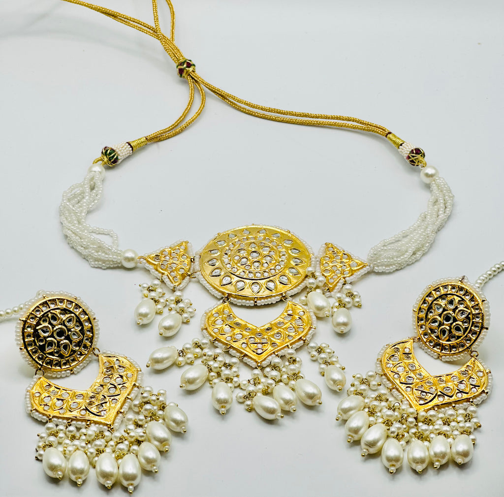 Akeera Golden Thappa Kundan Necklace Set | Simzdesignzz |