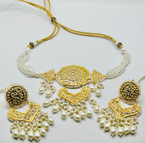 Akeera Golden Thappa Kundan Necklace Set | Simzdesignzz |